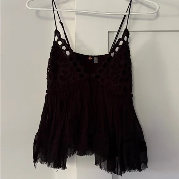 REVOLVE FREE PEOPLE BLACK CARRIE EYELET FREEFLOWING ADJUSTABLE STRAP TANK TOP!📦 - Picture 4 of 6